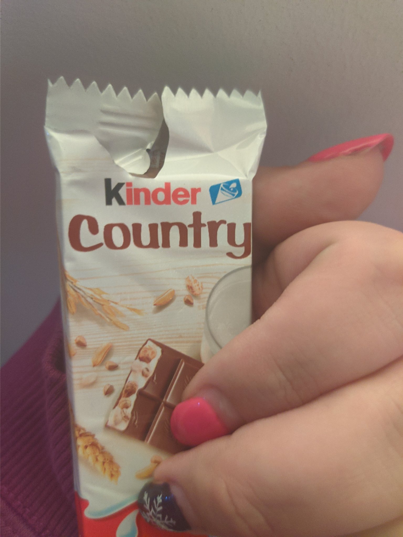 kinder country (a piece of chocolate)